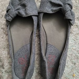 Sz 9 women's Big Buddha wool knot flats